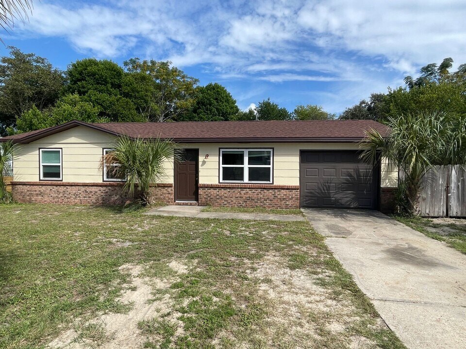 221 Santo Tomas St in Panama City, FL - Building Photo