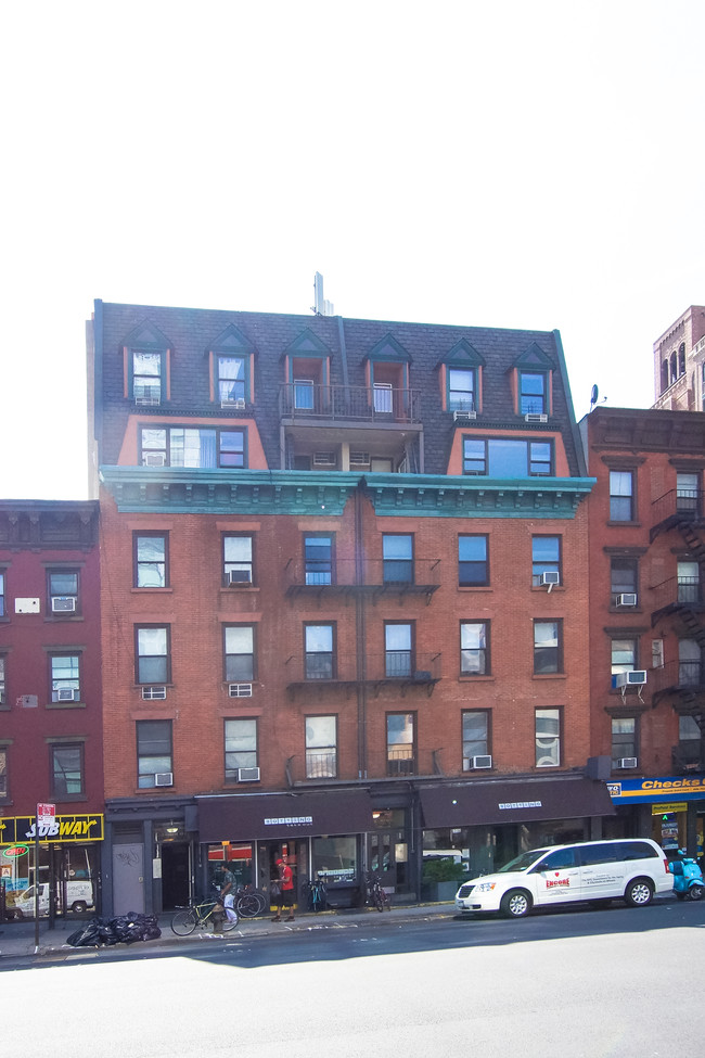 246 10th Ave in New York, NY - Building Photo - Building Photo