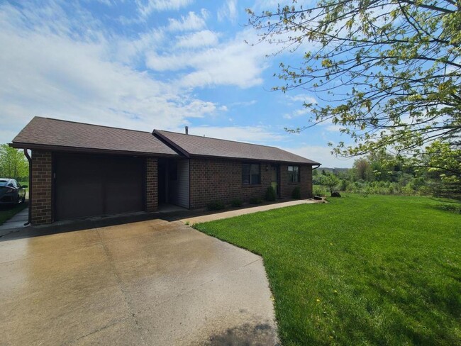 16924 Amstutz Rd in Leo, IN - Building Photo - Building Photo