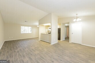 5254 Long Green Ln in Stone Mountain, GA - Building Photo - Building Photo