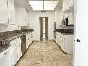 15 Rue St Cloud in Newport Beach, CA - Building Photo - Building Photo