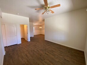 4713 W Cherry Ct in Visalia, CA - Building Photo - Building Photo
