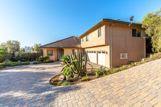 3177 Linda Vista Dr in San Marcos, CA - Building Photo - Building Photo