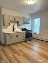 31 Meriline Ave in Waterbury, CT - Building Photo