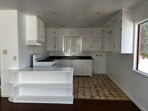 5003 Aldama St, Unit 5003 in Los Angeles, CA - Foto de edificio - Building Photo