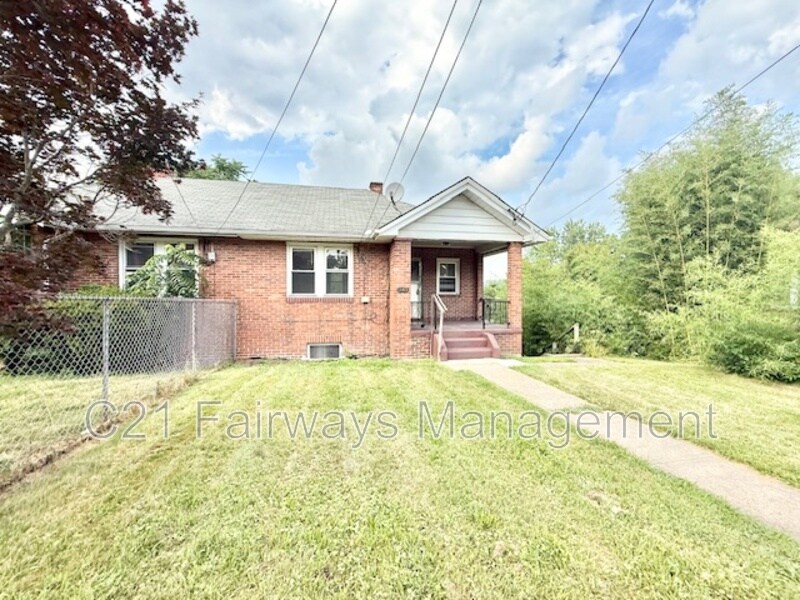 343 Ohio Ave in Clairton, PA - Building Photo