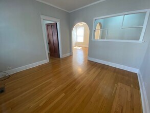 2123 W Ainslie St in Chicago, IL - Building Photo - Building Photo