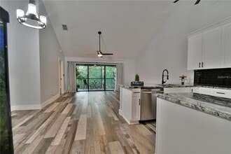 1801 E Lake Rd S in Palm Harbor, FL - Foto de edificio - Building Photo