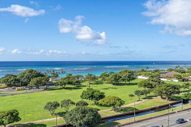 1388 Ala Moana Blvd in Honolulu, HI - Foto de edificio - Building Photo