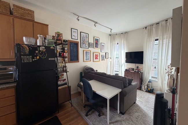 property at 160 E 91st St