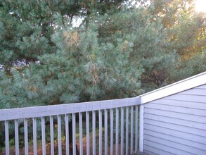 107 Hilltop Dr in Simsbury, CT - Building Photo - Building Photo