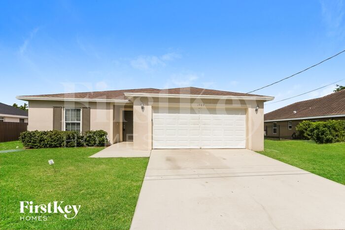1989 SW MacKenzie St in Port St. Lucie, FL - Building Photo