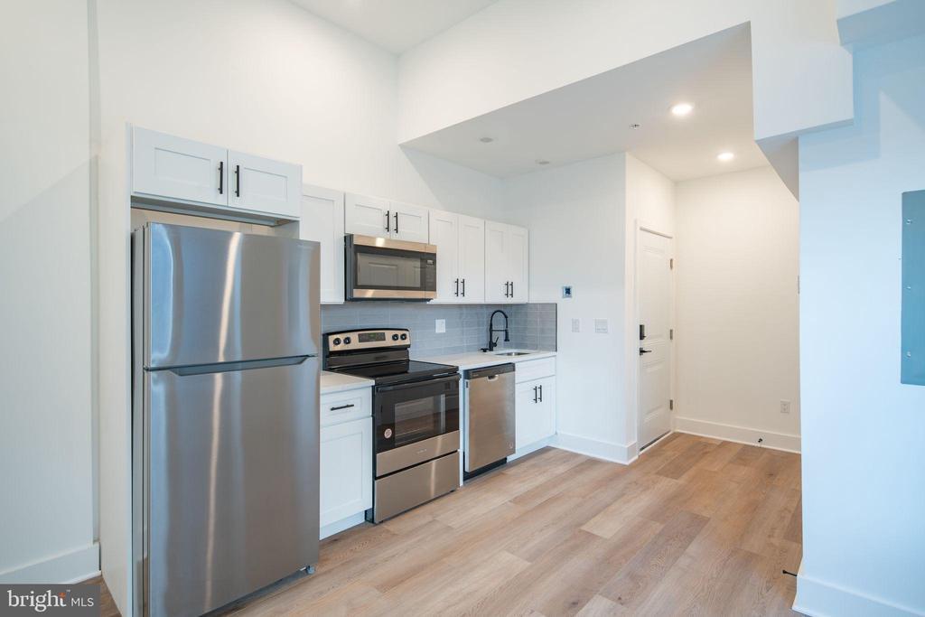 1513 W Girard Ave in Philadelphia, PA - Building Photo