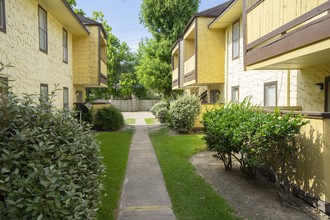 Quail Creek in Houston, TX - Building Photo - Building Photo