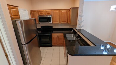 1570 Spring Gate Dr, Unit 7314 in McLean, VA - Foto de edificio - Building Photo