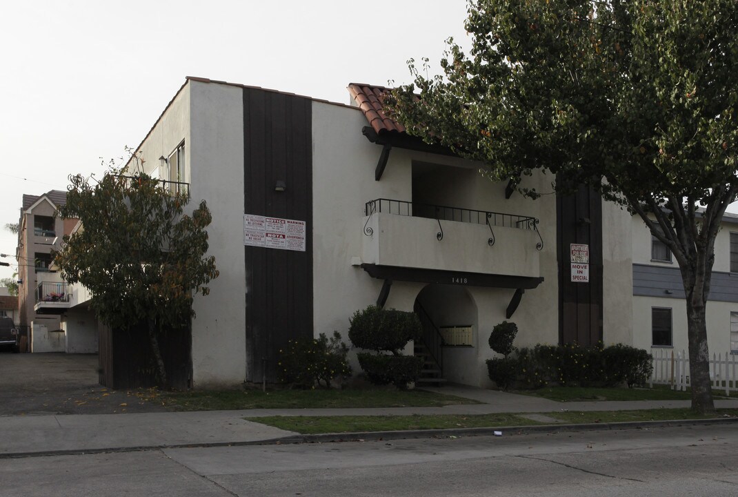 1418 N French St in Santa Ana, CA - Building Photo