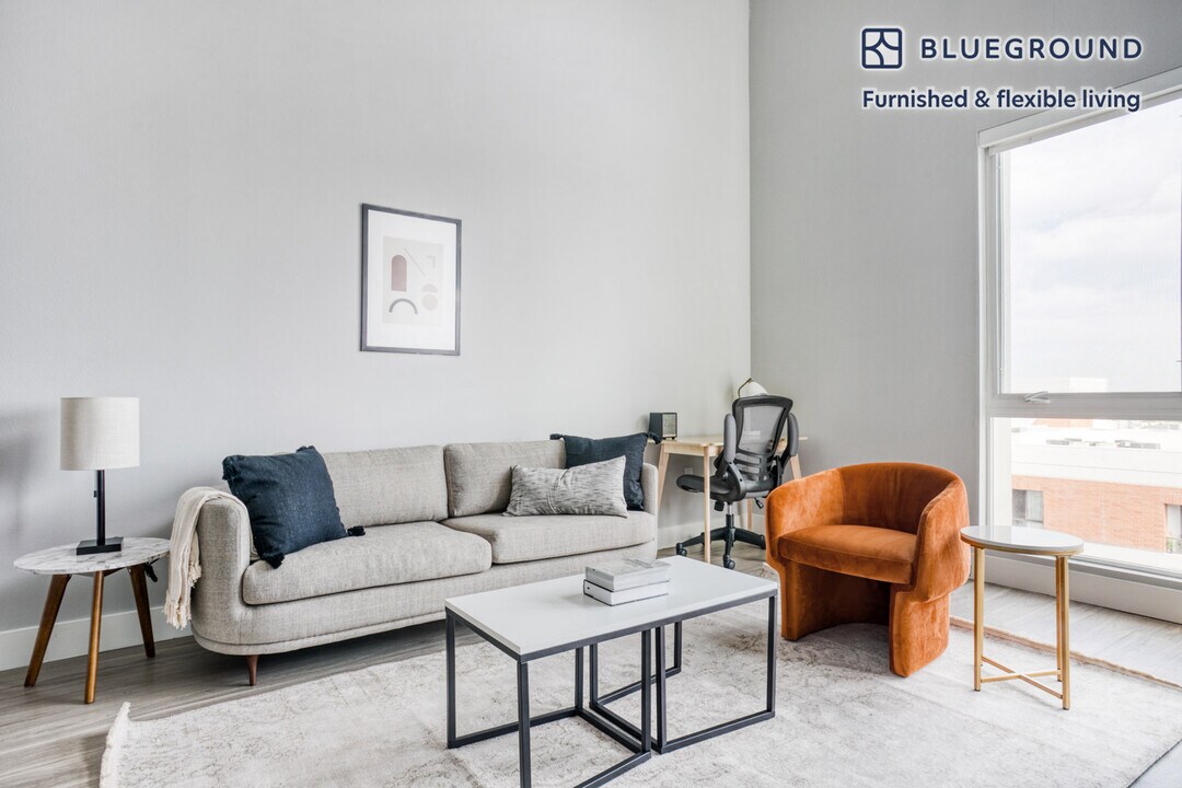 230 W 3rd St, Unit FL7-ID738 in Long Beach, CA - Building Photo