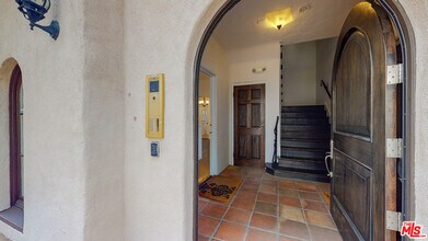 128 S Oakhurst Dr-Unit -1 in Beverly Hills, CA - Building Photo - Building Photo