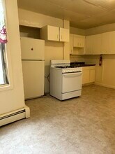 200 London St, Unit 2 in Boston, MA - Building Photo - Building Photo