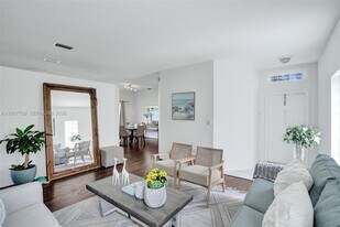 4102 Sapphire Terrace in Weston, FL - Building Photo