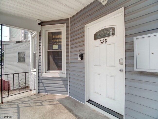 329 S 19th St in Newark, NJ - Building Photo - Building Photo