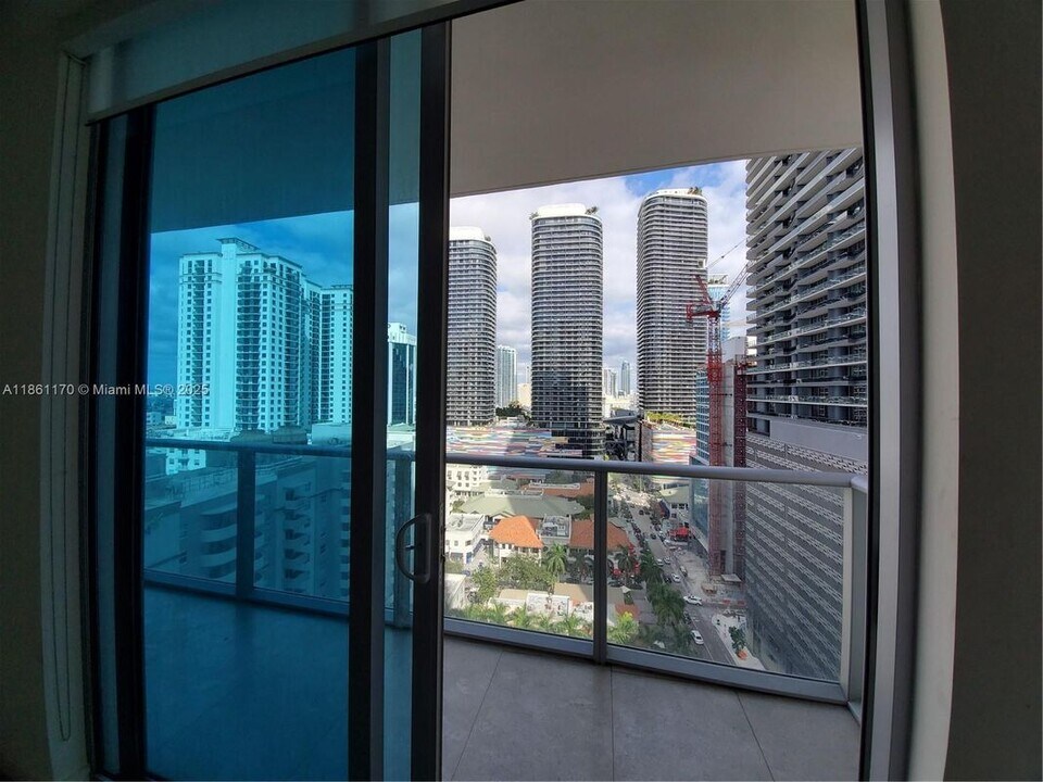 1100 S Miami Ave in Miami, FL - Building Photo