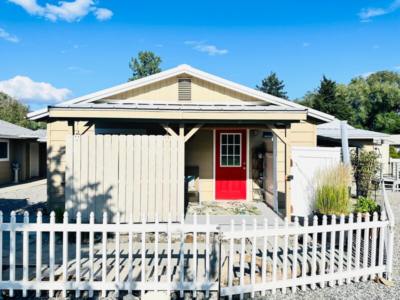 5634 Locust Ln in Cashmere, WA - Building Photo