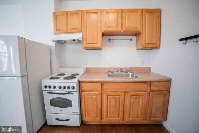 525 E Snyder Ave in Philadelphia, PA - Building Photo - Building Photo