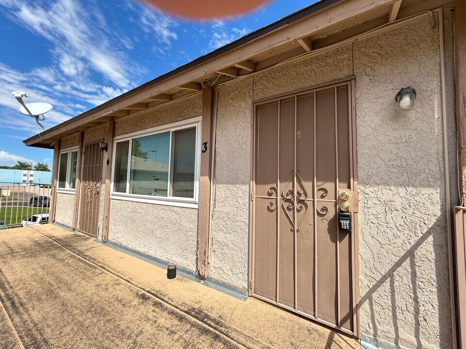 8122 N 33rd Ave in Phoenix, AZ - Building Photo