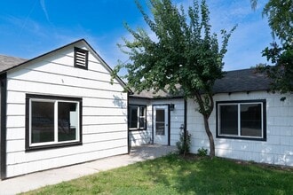 1117 N Midland Blvd in Nampa, ID - Building Photo - Building Photo