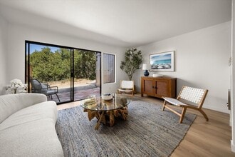 986 Miramonte Dr in Santa Barbara, CA - Building Photo - Building Photo