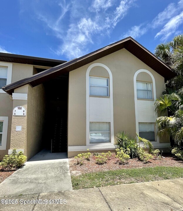 100 Summer NE Pl in Merritt Island, FL - Building Photo