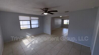 8943 Windsong Ln in Port Richey, FL - Building Photo - Building Photo