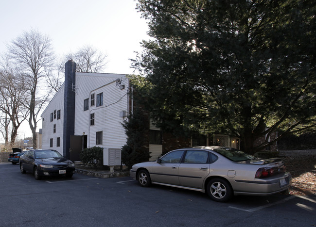 15 Susan Ave in Johnston, RI - Foto de edificio - Building Photo