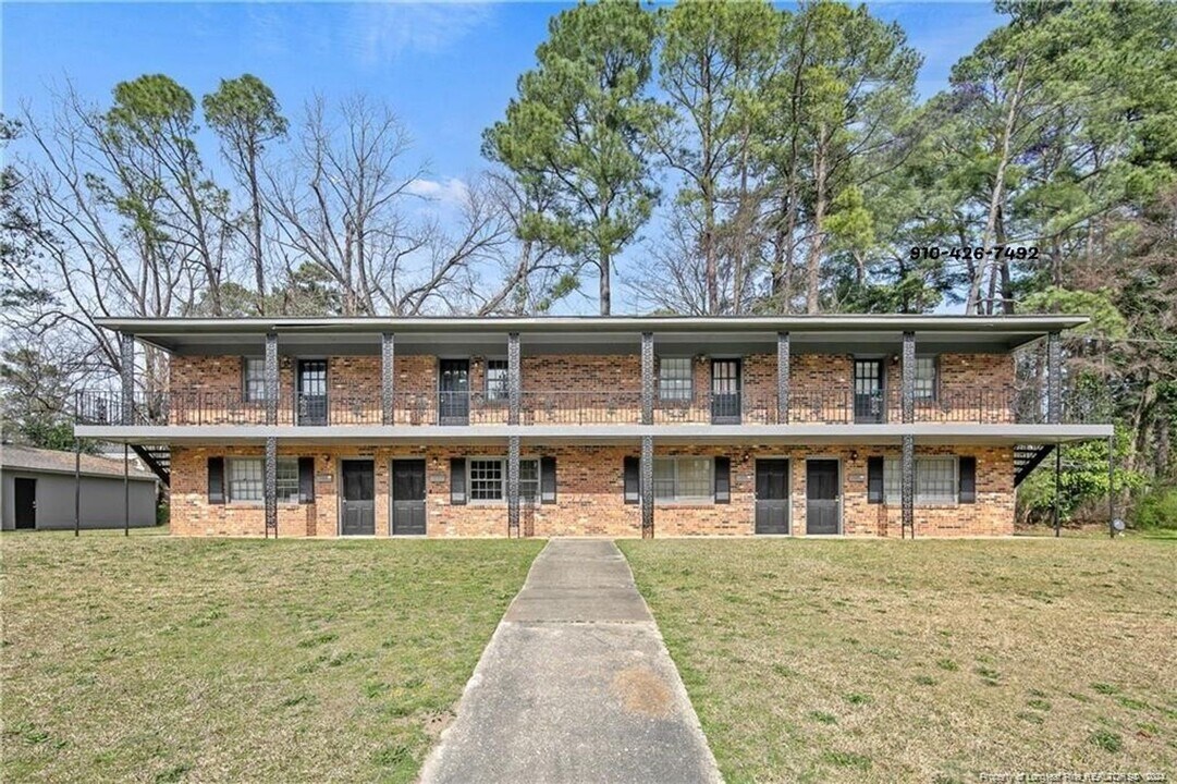 4208 S Dowfield Dr in Fayetteville, NC - Foto de edificio
