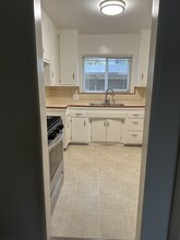 10871 Whipple St, Unit 10871 in Toluca Lake, CA - Building Photo - Building Photo
