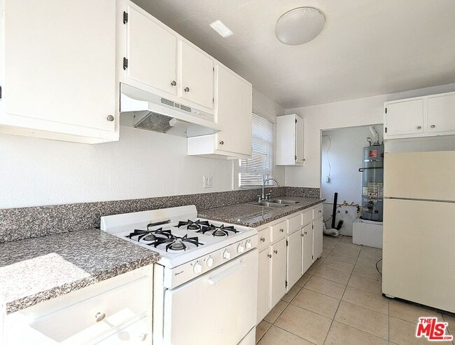 419 N Virginia Ct in Long Beach, CA - Foto de edificio - Building Photo