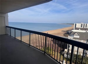 2830 Shore Dr, Unit APT 1000 in Virginia Beach, VA - Foto de edificio - Building Photo