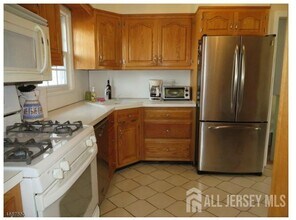 1571 Ramapo Way in Scotch Plains, NJ - Building Photo - Building Photo