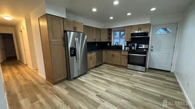 43 Orchard St in Carteret, NJ - Building Photo - Building Photo