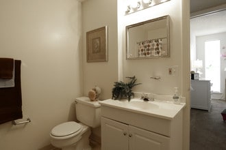 Inverness Apartments in Westville, NJ - Foto de edificio - Interior Photo