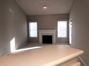 13058 Autumn Woods Way in Fairfax, VA - Building Photo - Building Photo