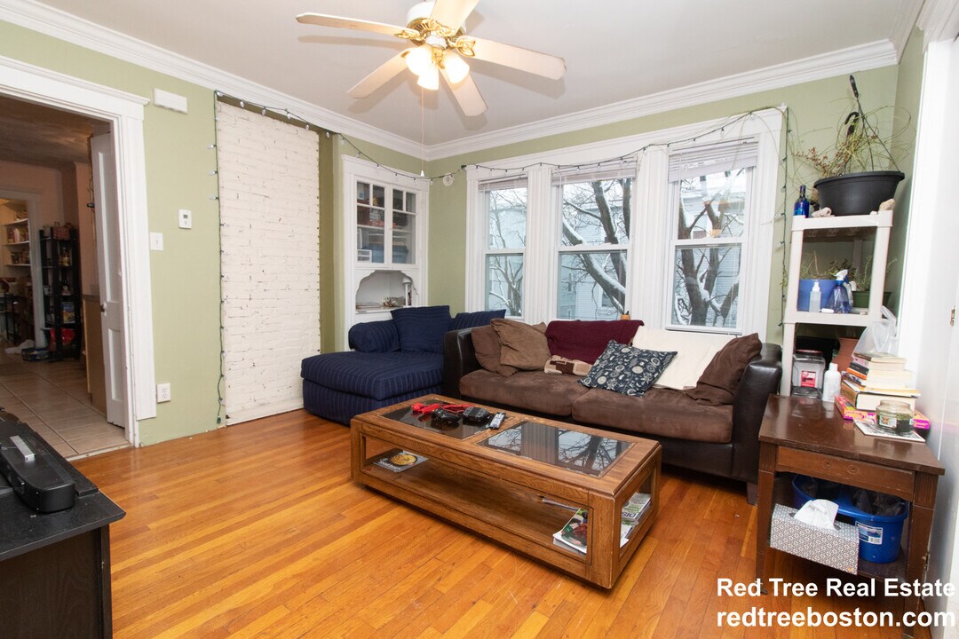 14 Lourdes Ave, Unit 2 in Boston, MA - Foto de edificio