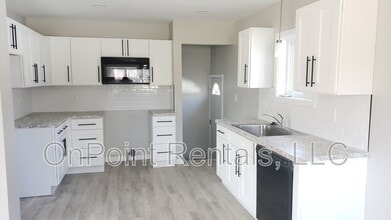 15161 Harrison St in Livonia, MI - Foto de edificio - Building Photo