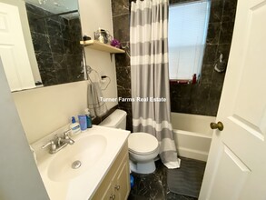 143 Hillside St, Unit 1 in Boston, MA - Foto de edificio - Building Photo