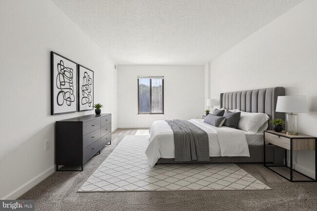 4500 S Four Mile Run Dr in Arlington, VA - Foto de edificio - Building Photo