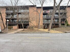 5500 Hillcrest Ln in Lisle, IL - Building Photo
