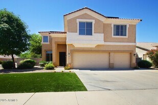 239 W Desert Ave in Gilbert, AZ - Building Photo