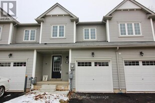 190 Esther Cres in Thorold, ON - Building Photo