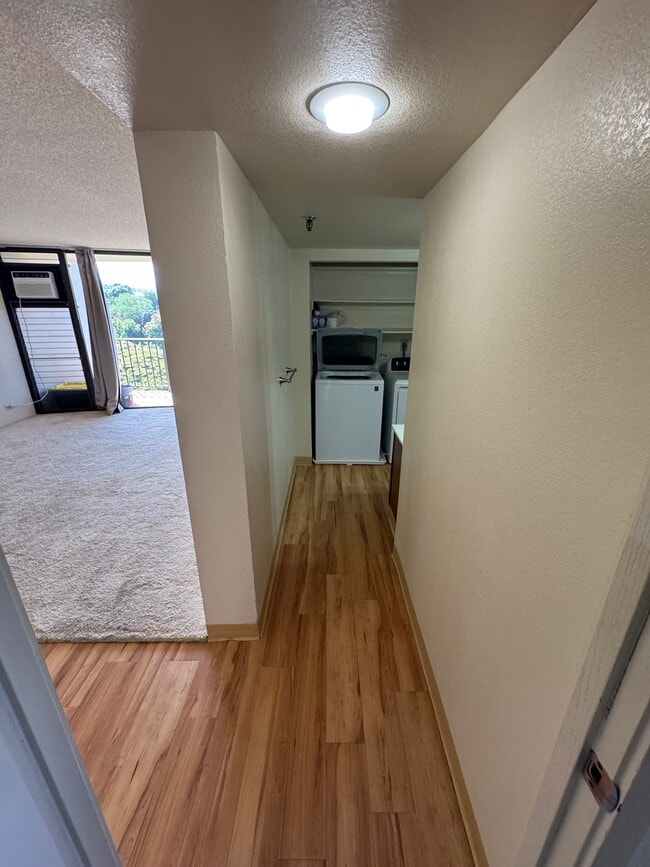 98-501 Koauka Loop, Unit 906 in Aiea, HI - Building Photo - Building Photo